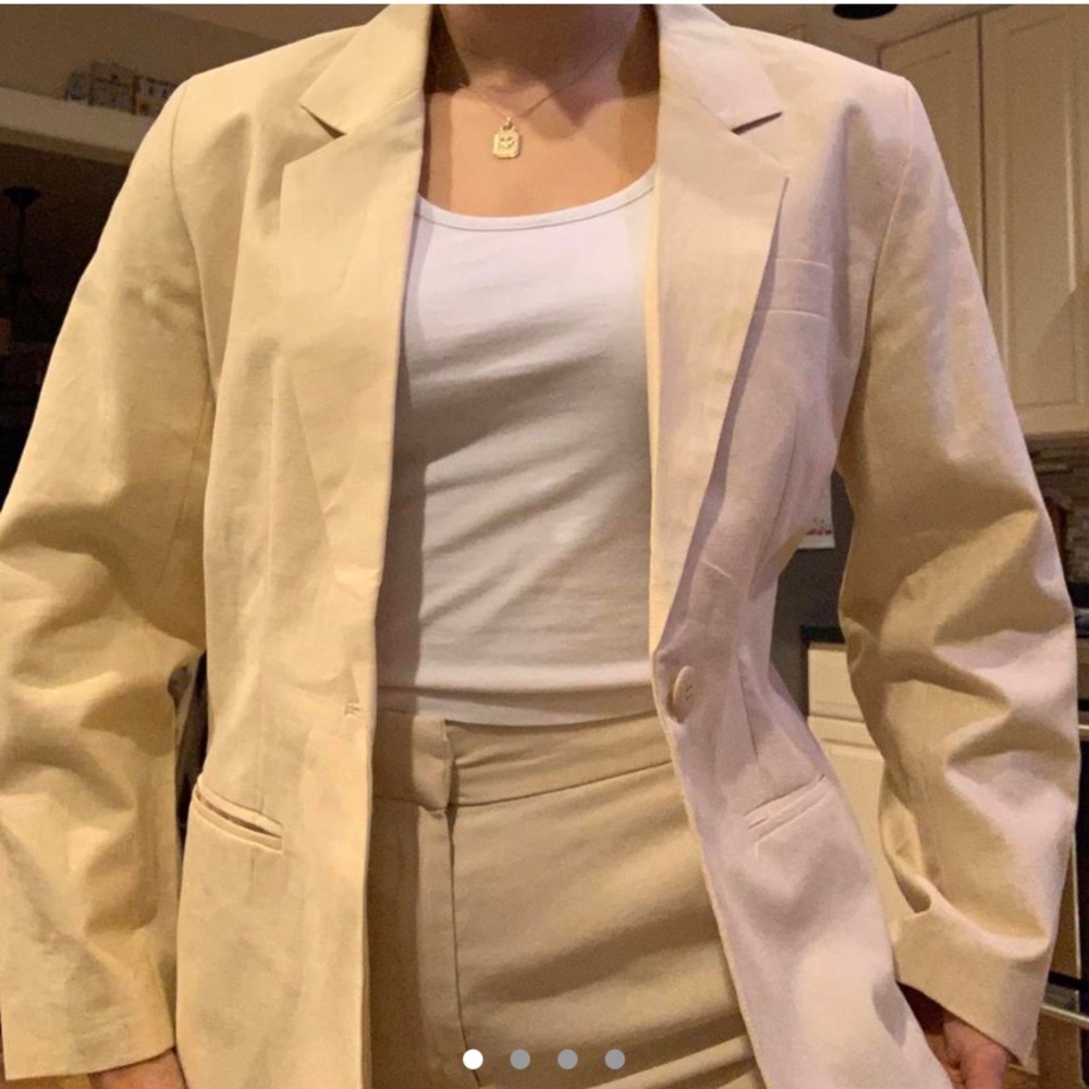 Gorgeous beige/cream blazer in amazing condition